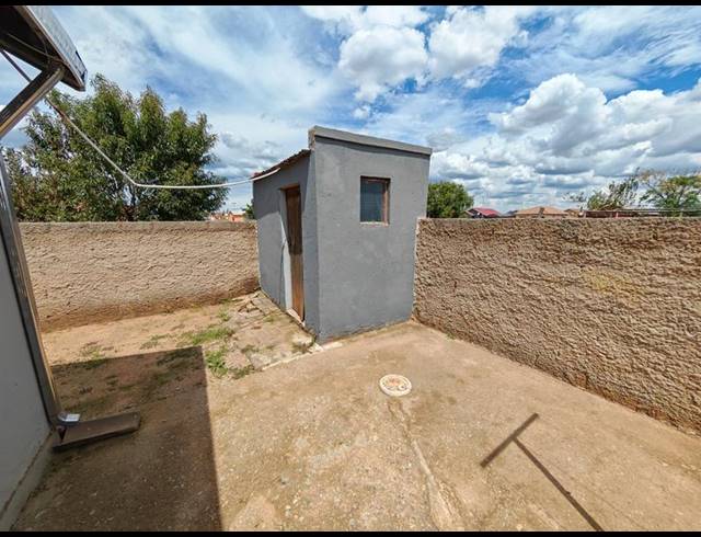 2 BEDROOM HOUSE FOR SALE IN LAKESIDE